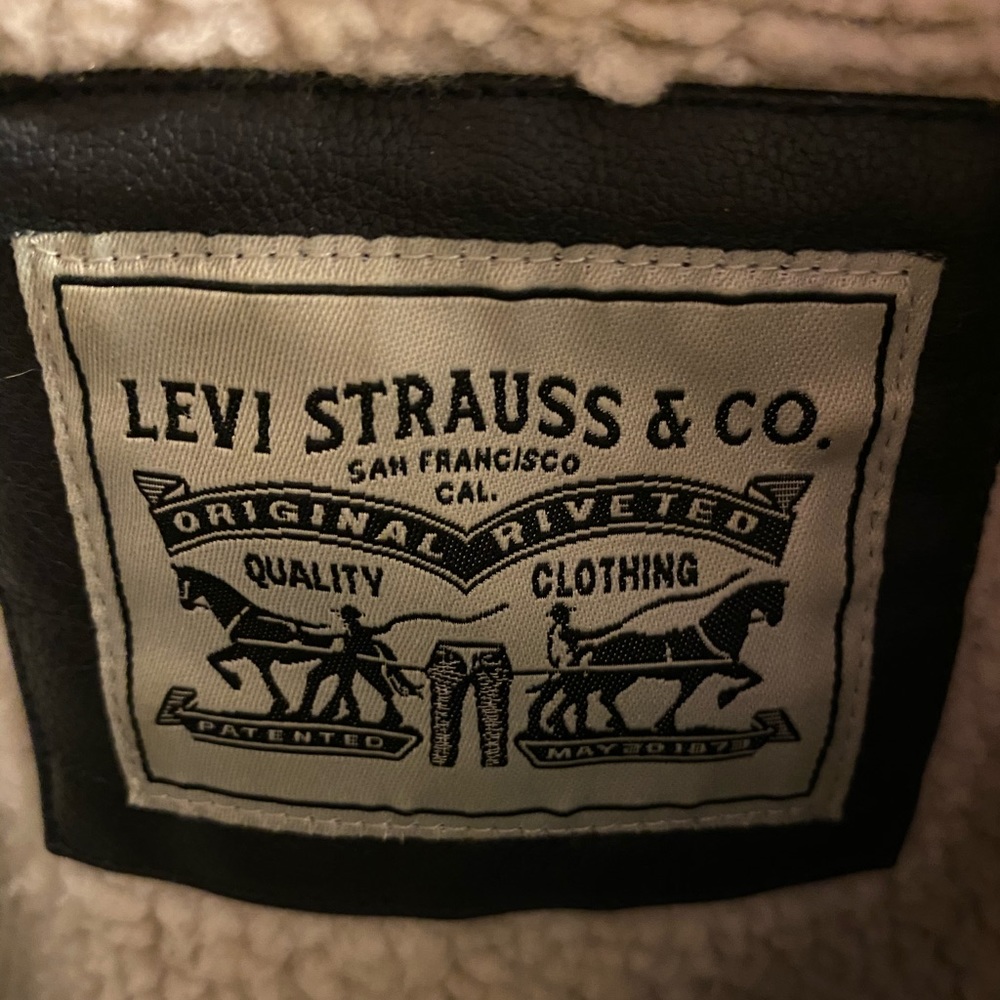 Levi’s Sherpa Lined Faux Leather Trucker Jacket - Picture 5 of 5